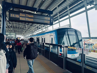 Ngày đầu khởi hành Metro 1 tuyến Bến Thành - Suối Tiên: Cột mốc đáng nhớ của TP.HCM