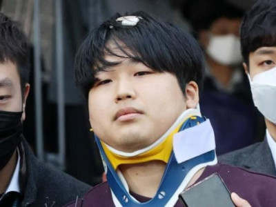 Tòa án tối cao xác nhận mức án bổ sung 5 năm tù cho kẻ cầm đầu đường dây lạm dụng tình dục, cộng thêm vào bản án 42 năm tù hiện có.