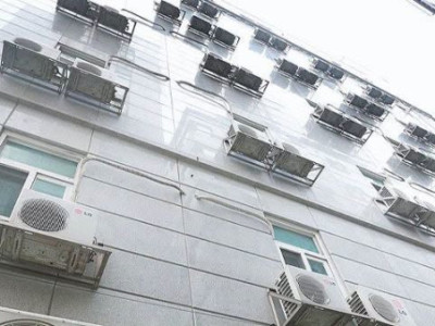 Incheon sáng nay  “Một người nước ngoài ngoài 40tuổi r:ơ:i từ tầng 6 của một tòa nhà thương mại, song-sot kỳ diệu nhờ m:ắc vào cục nóng điều hòa.”