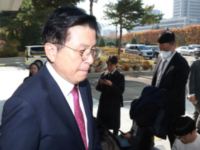 Công tố viên đặc biệt yêu cầu bắt giữ chính thức cựu Thủ tướng Hwang vì cáo buộc kích động nổi loạn