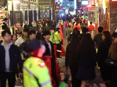 Lễ Halloween ở Seoul gợi lại ký ức về thảm kịch Itaewon khi cảnh sát thắt chặt kiểm soát an toàn