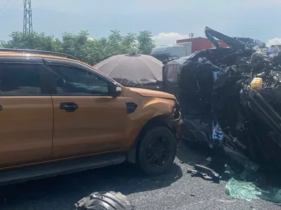 Bốn xe va chạm trên cao tốc Cầu Giẽ - Ninh Bình