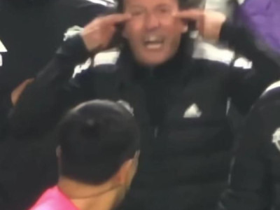 Kế hoạch đưa vụ việc "phân biệt chủng tộc" của huấn luyện viên Jeonbuk lên FIFA của các trọng tài K League gây ra phản ứng dữ dội