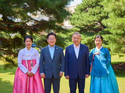 Quà tặng của phu nhân Kim Hye-kyung là gì mà phu nhân Tổng Bí thư Việt Nam “rất ưng ý”?
