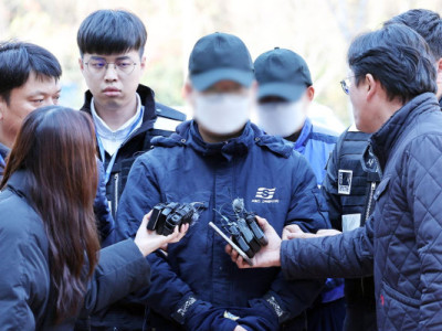 Các thủy thủ liên quan đến vụ phà mắc cạn xin lỗi trước phiên tòa