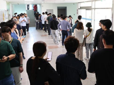 Tỷ lệ bỏ phiếu sớm ngày đầu tiên đạt 19,58% - mức cao kỷ lục