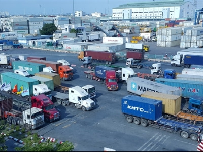 Giảm ô nhiễm do xả thải từ phương tiện giao thông không chỉ là việc lập vùng “xanh”