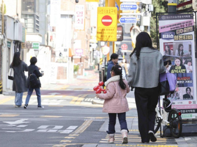 Dự luật cấm trường mẫu giáo tiếng Anh nhận được sự ủng hộ của cả hai đảng