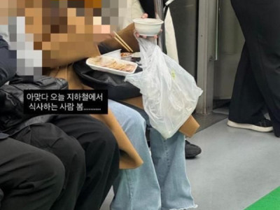 Hành khách ăn uống no nê trên tàu điện ngầm Seoul gây tranh cãi về phép lịch sự và sự đồng cảm