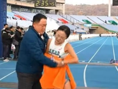 Người chạy bộ cho biết cô cảm thấy đau đớn và không nhận được lời xin lỗi trong vụ tranh cãi về 'quấy rối marathon'