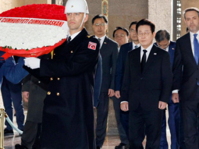 Lee bày tỏ lòng kính trọng đối với người sáng lập quốc gia Thổ Nhĩ Kỳ trong chuyến thăm cấp nhà nước tới Ankara