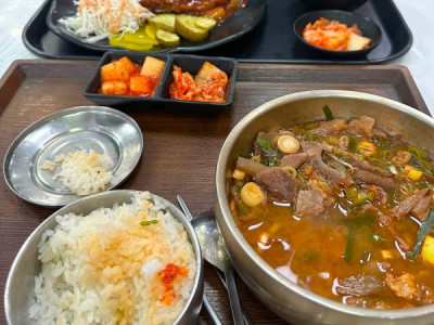E Ko biết ca nhà sao chứ bánh với đồ ăn ở trạm dừng chân lúc nào e cũng thấy ngon hơn bình thường het hihi